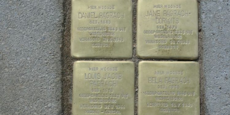 Emoties bij leggen stenen oudheidkamer gemeente 